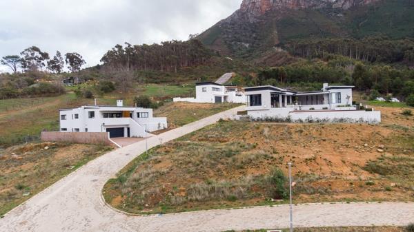 595 m² Land available in Pniel