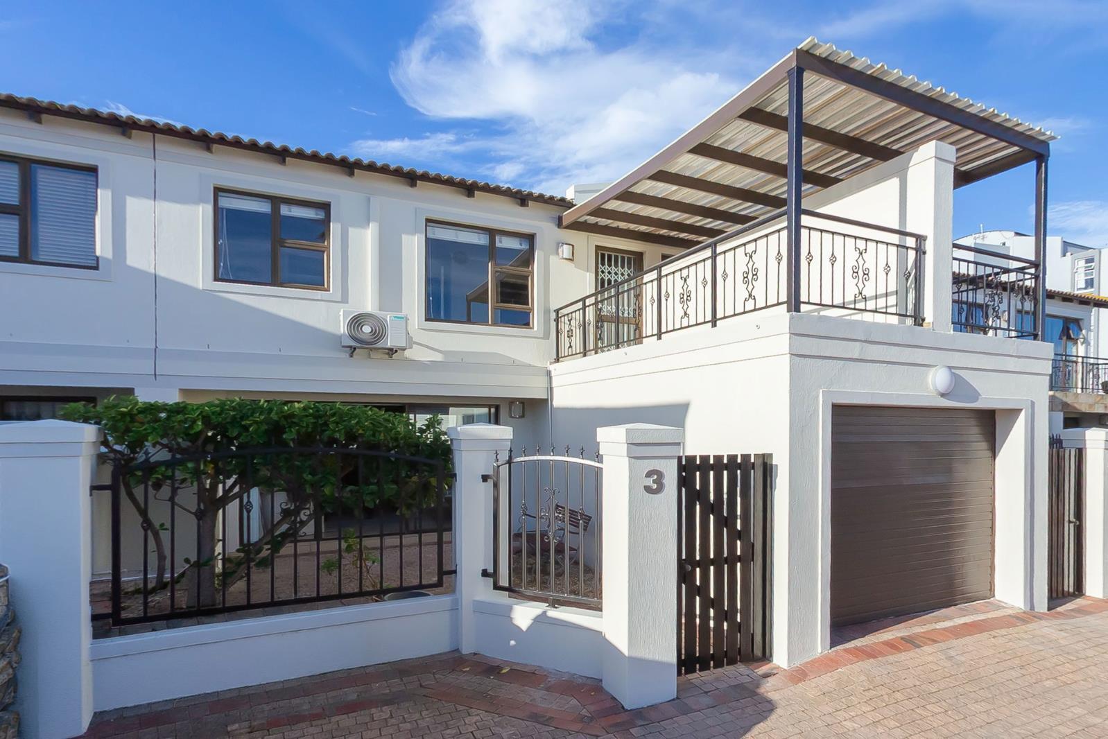 2 Bedroom Townhouse in Bloubergrant