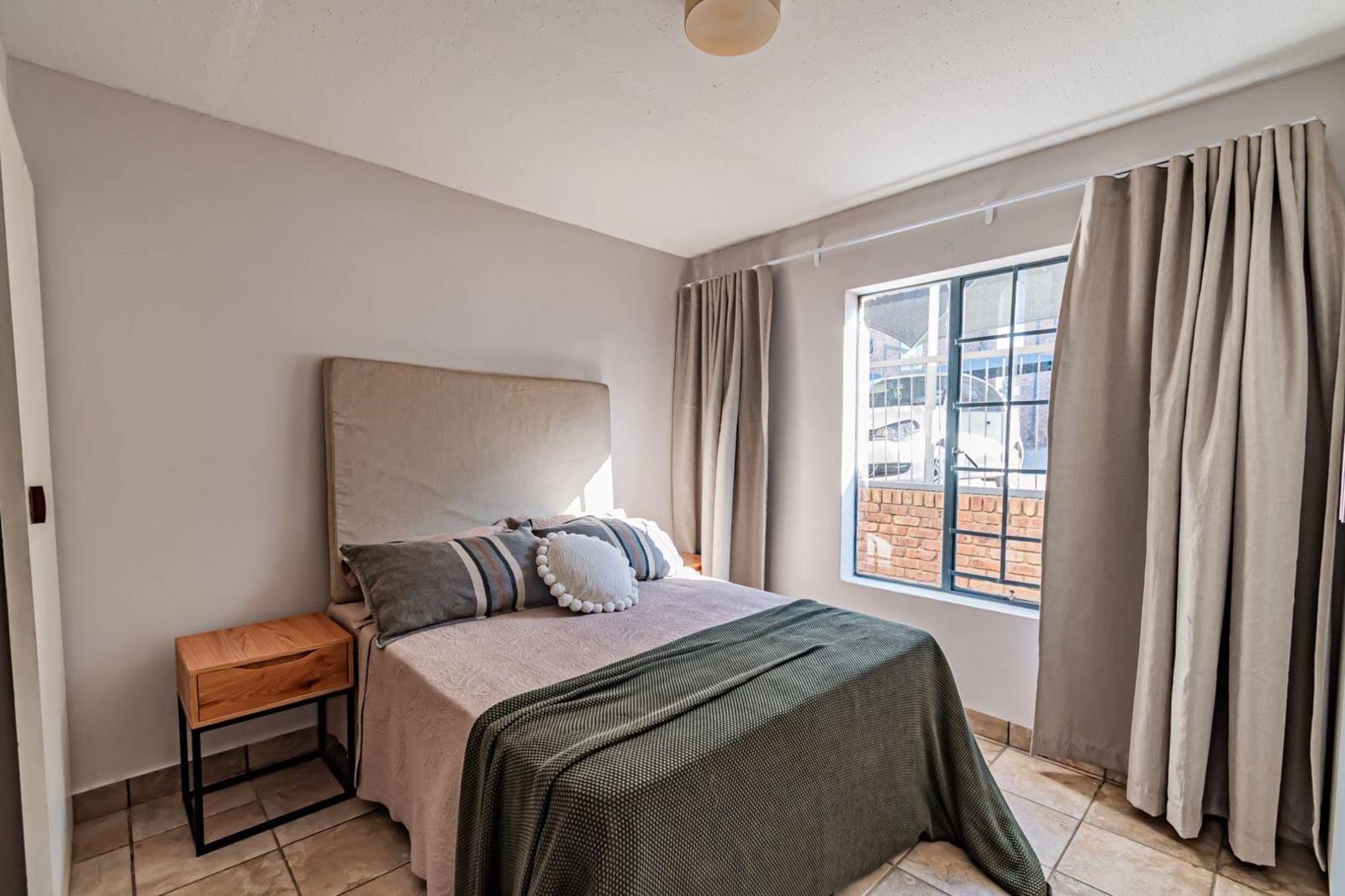 2 Bedroom Apartment in Rooihuiskraal North