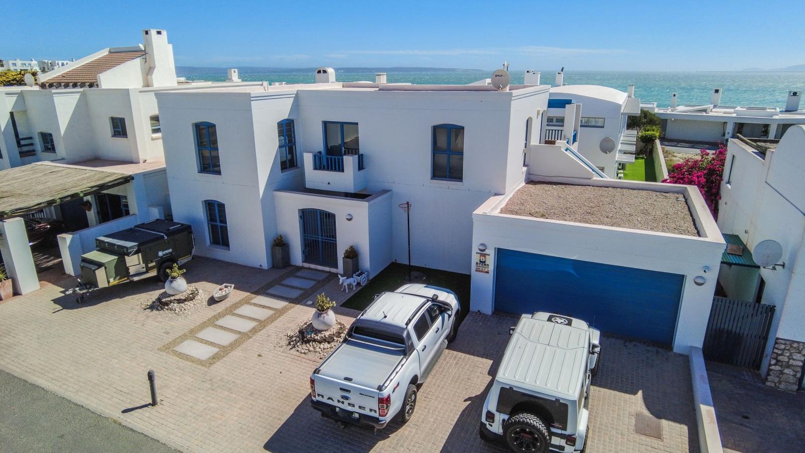 4 Bedroom House in Paradise Beach