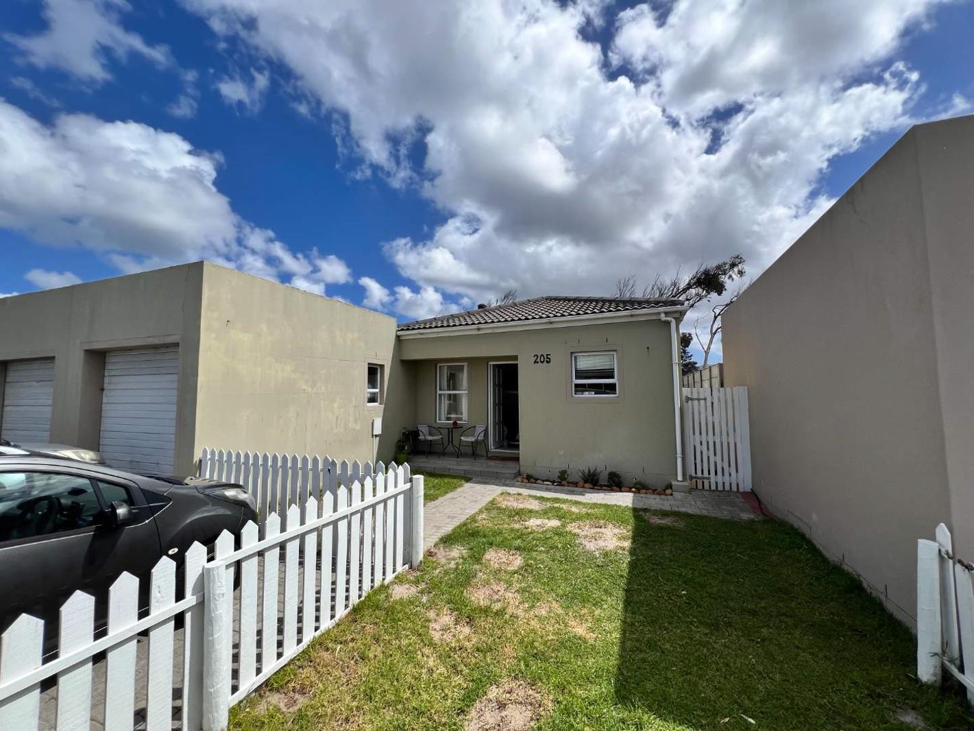 3 Bedroom Townhouse in Costa Da Gama