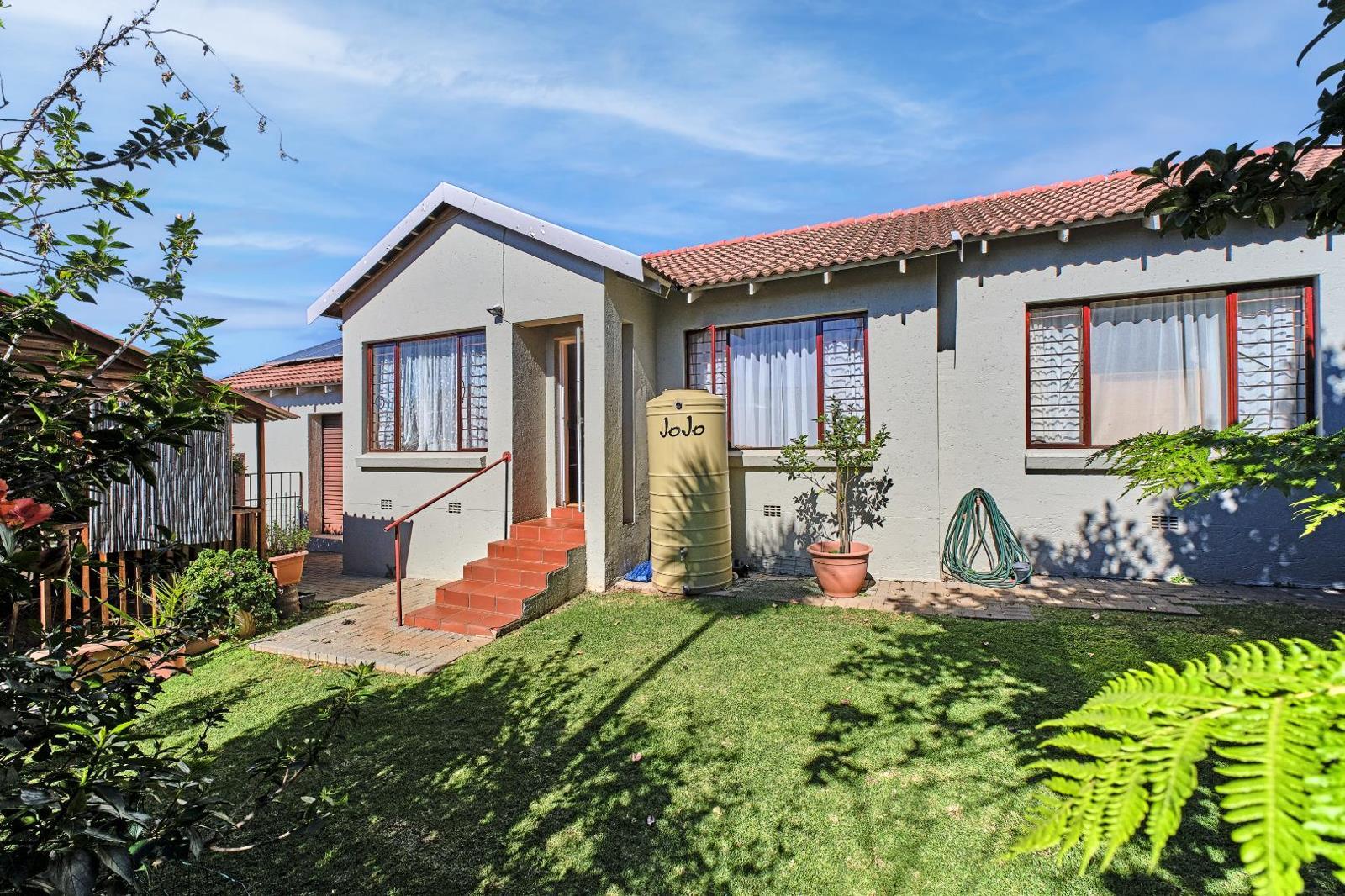 2 Bedroom Townhouse in Radiokop