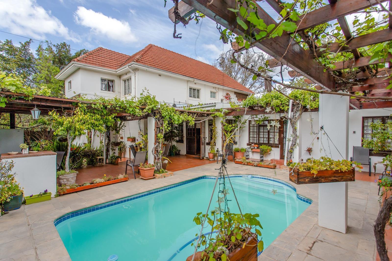 9 Bedroom House in Paglande