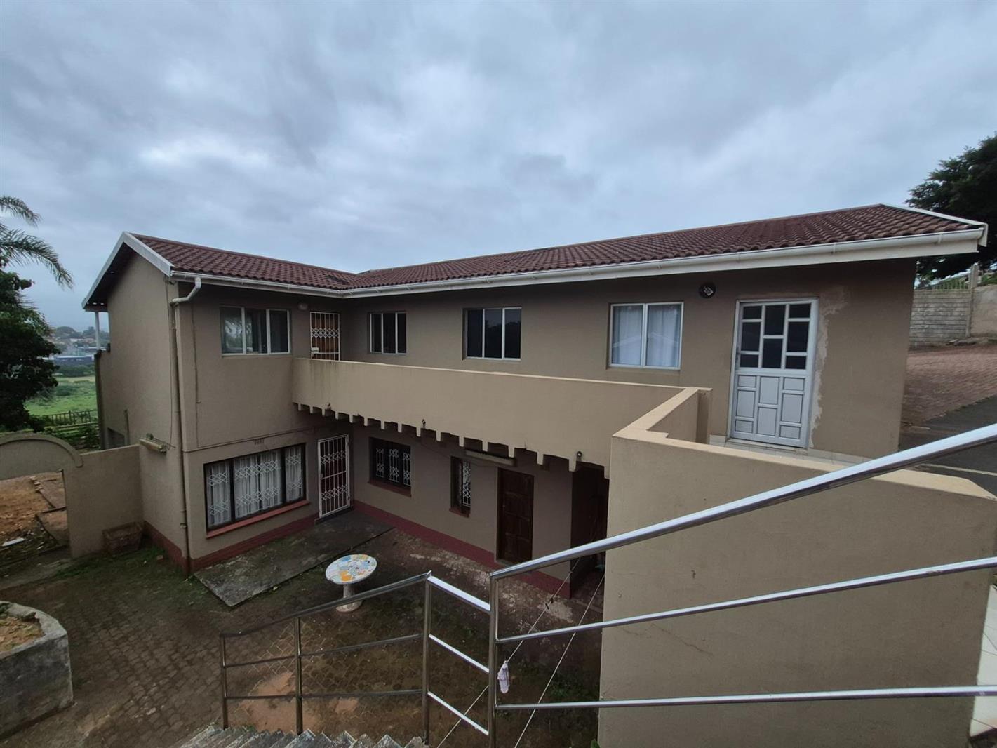 8 Bedroom House in Bluff