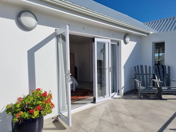 4 Bedroom House in Struisbaai
