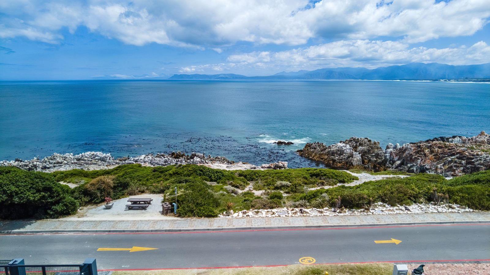 495 m² Land available in De Kelders