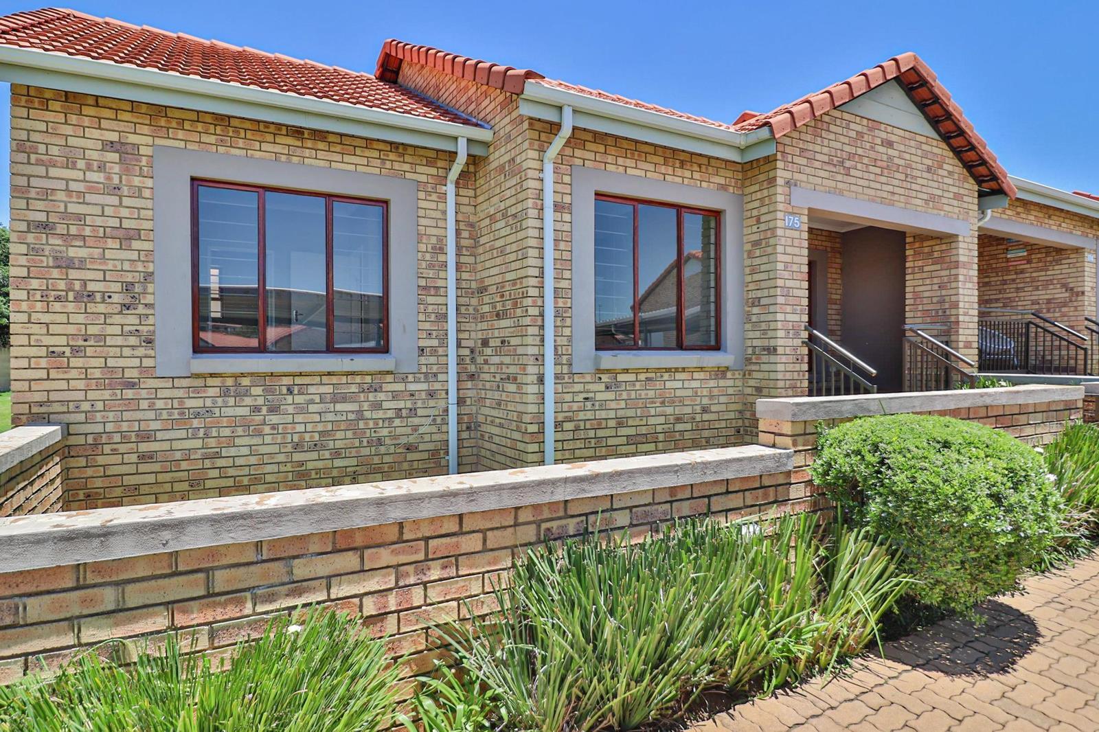 2 Bedroom Simplex in Randpark Ridge
