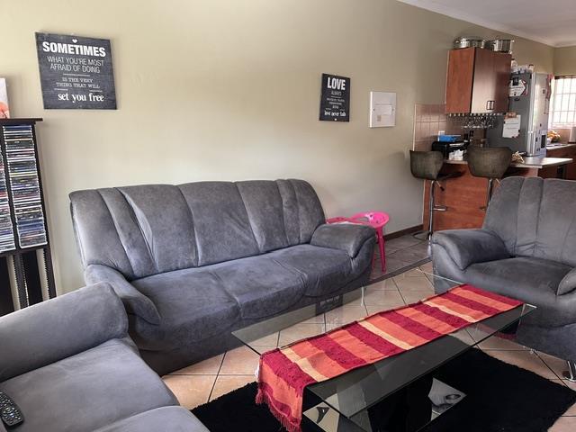 3 Bedroom Simplex in Zwartkop