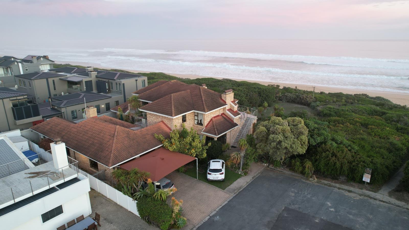 5 Bedroom House in Outeniqua Strand