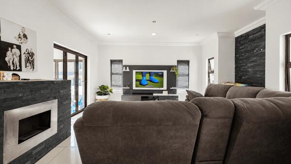 3 Bedroom House in Blue Valley Golf Estate