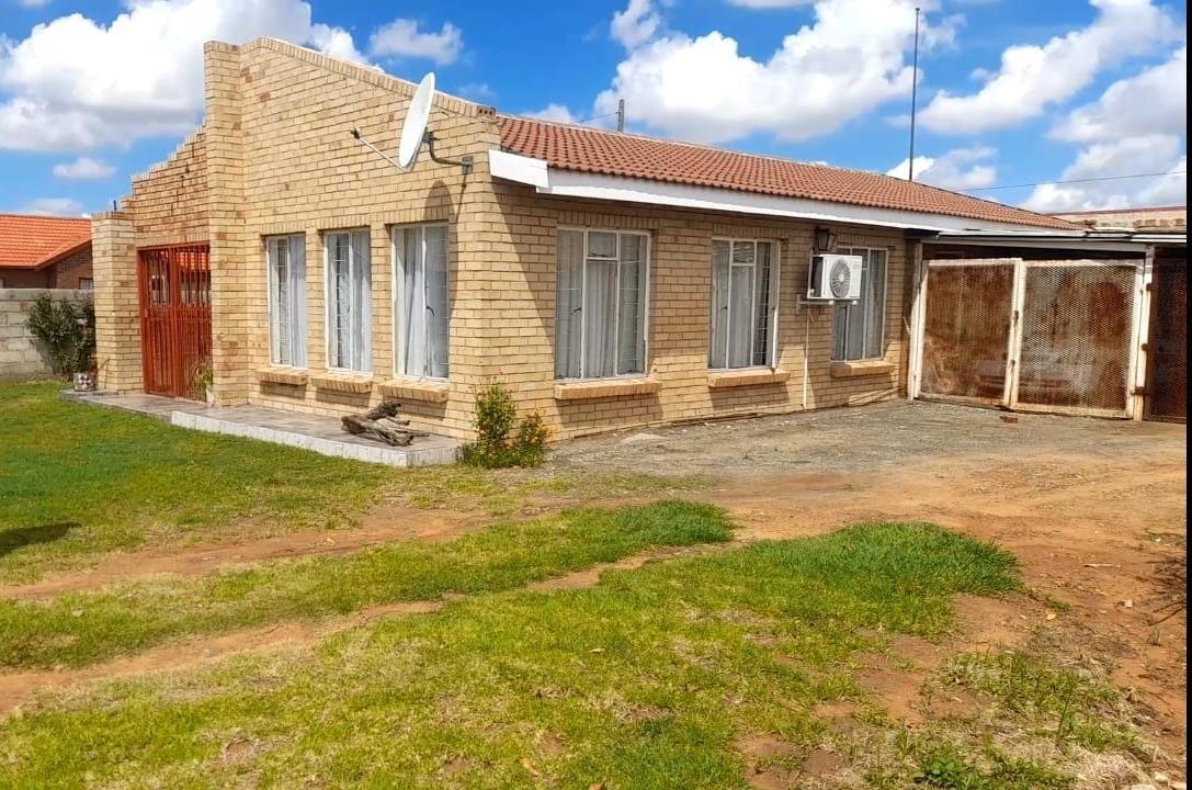 3 Bedroom House in Thabong