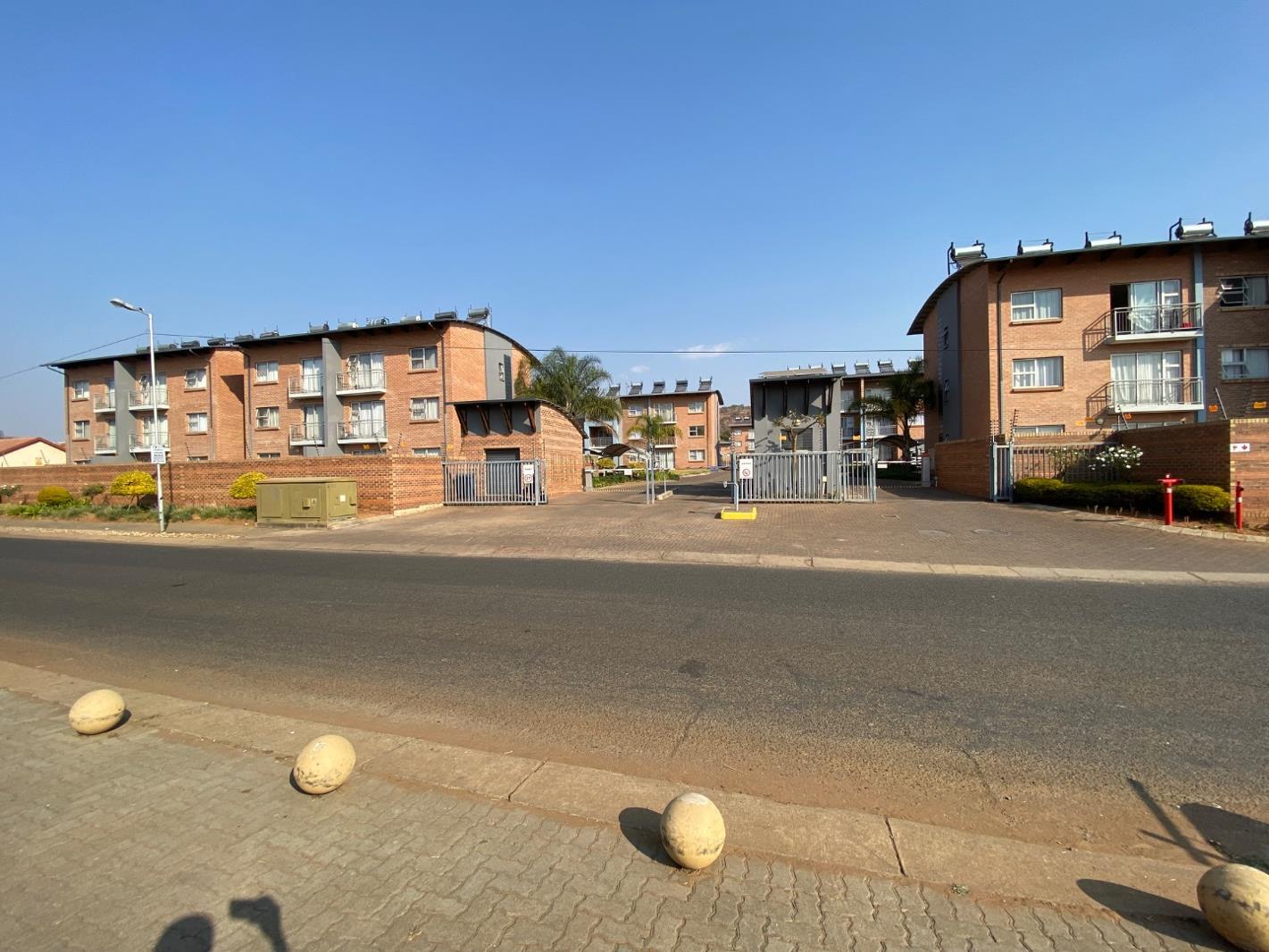 2 Bedroom Apartment in Montana Park