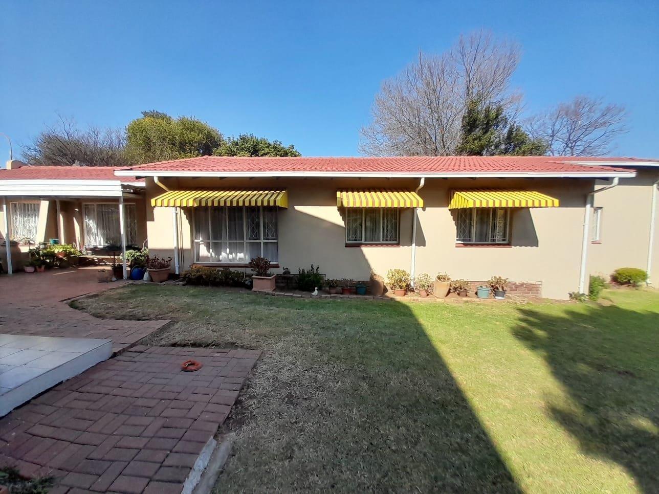 3 Bedroom House in Brackendowns
