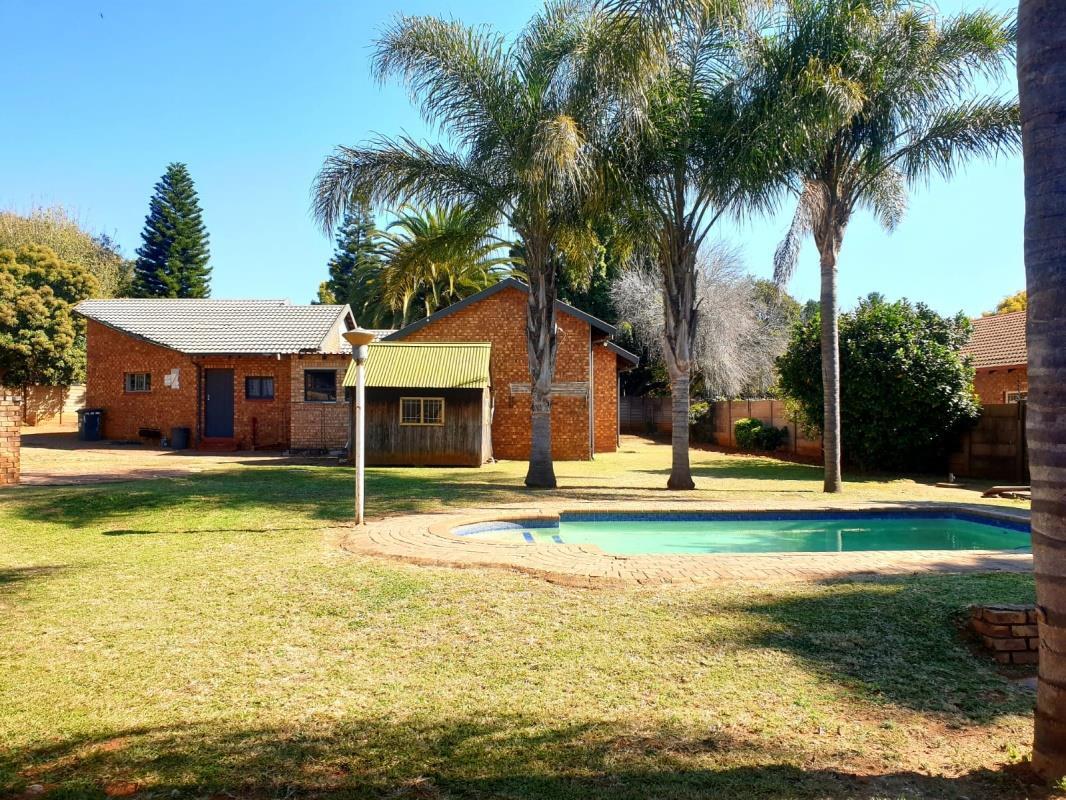3 Bedroom House in Rooihuiskraal