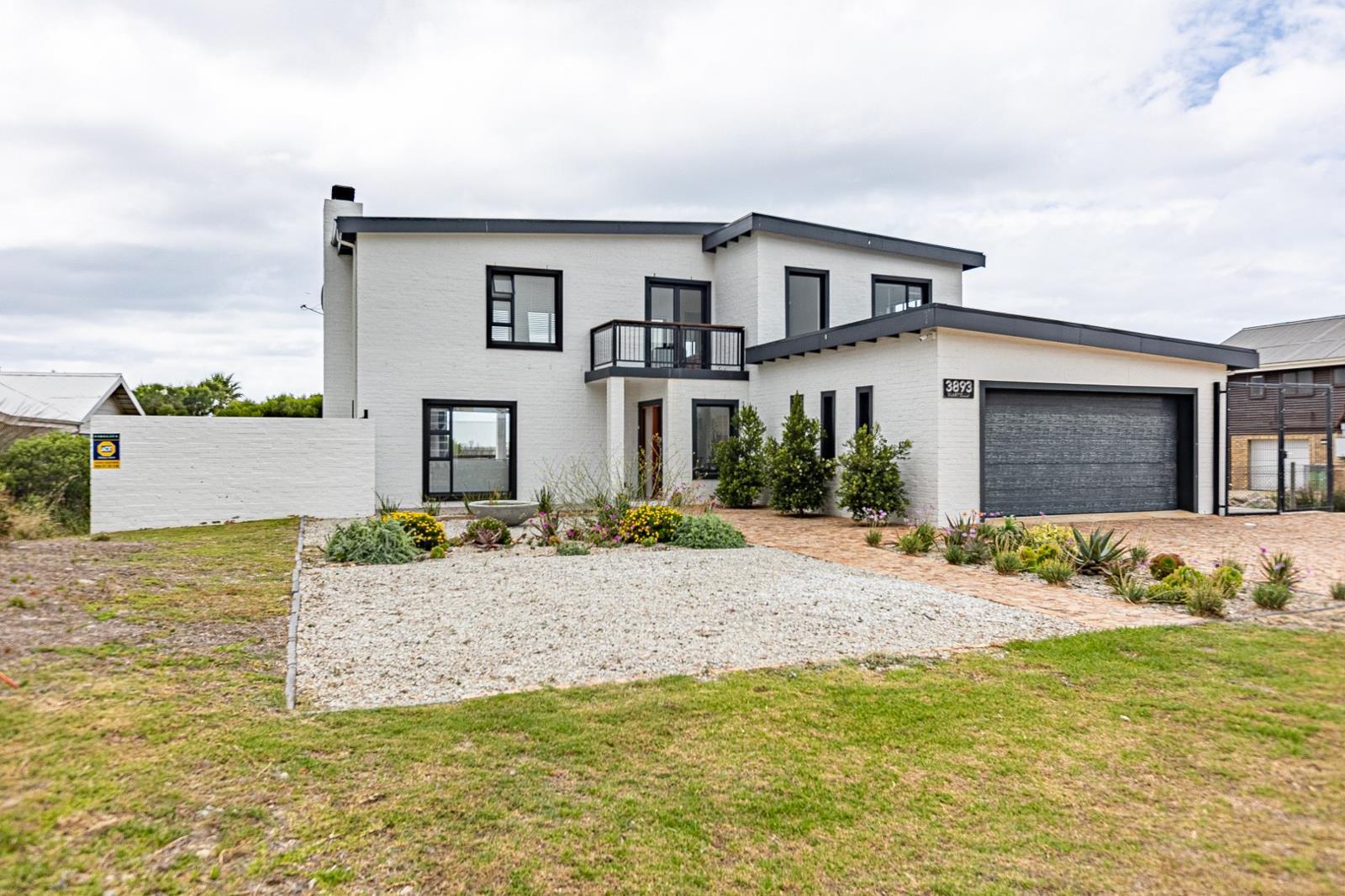 4 Bedroom House in Bettys Bay