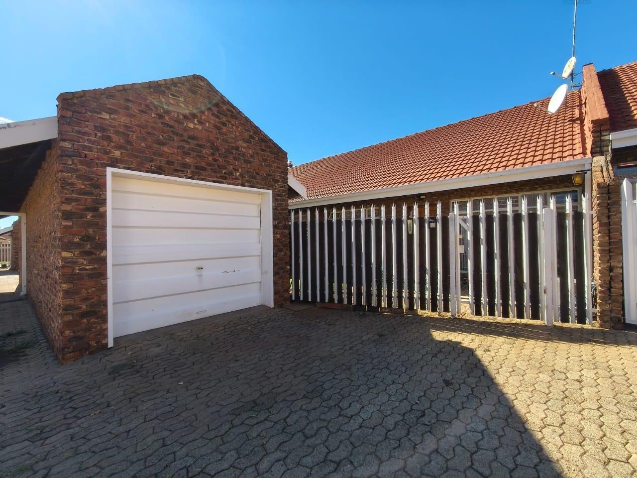 2 Bedroom Townhouse in Potchefstroom Central