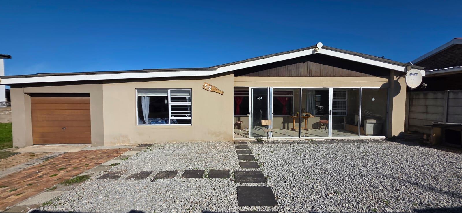 3 Bedroom House in Sandbaai