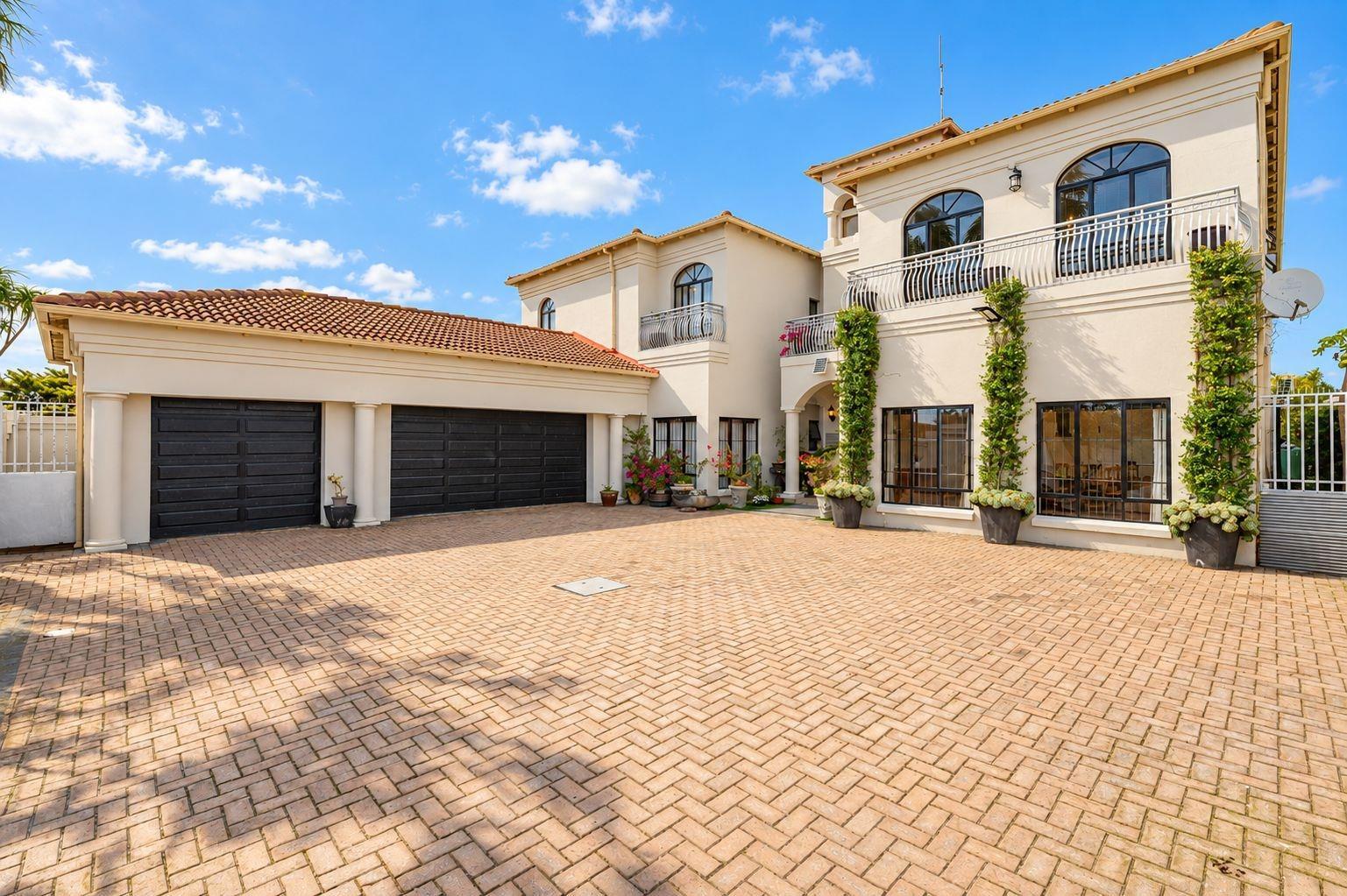 8 Bedroom House in Summerstrand