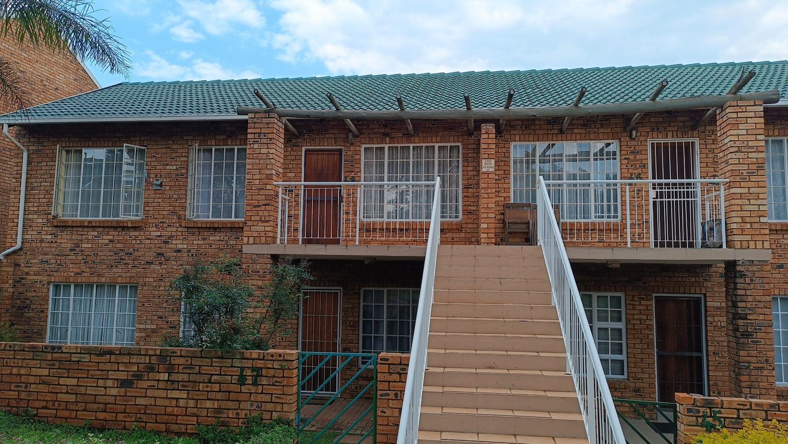 2 Bedroom Apartment in Die Hoewes