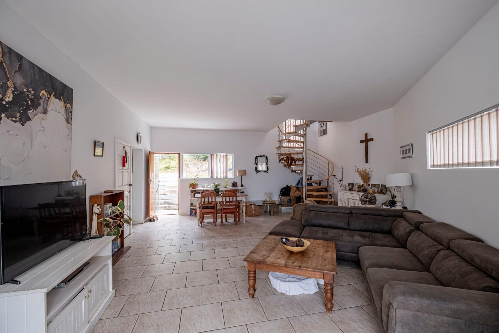 1 Bedroom Garden Cottage in Beachview