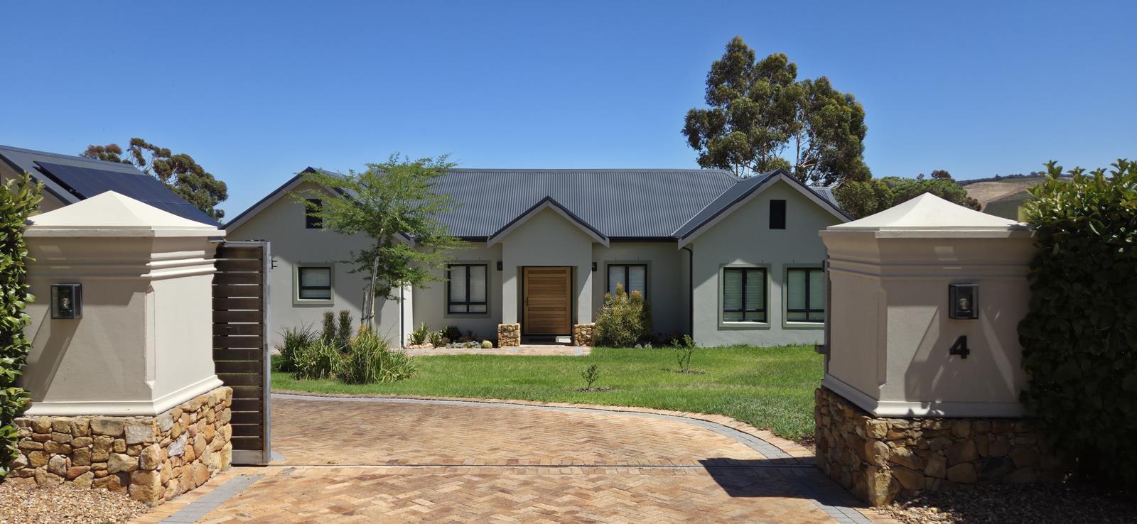 4 Bedroom House in Sir Lowrys and surrounds