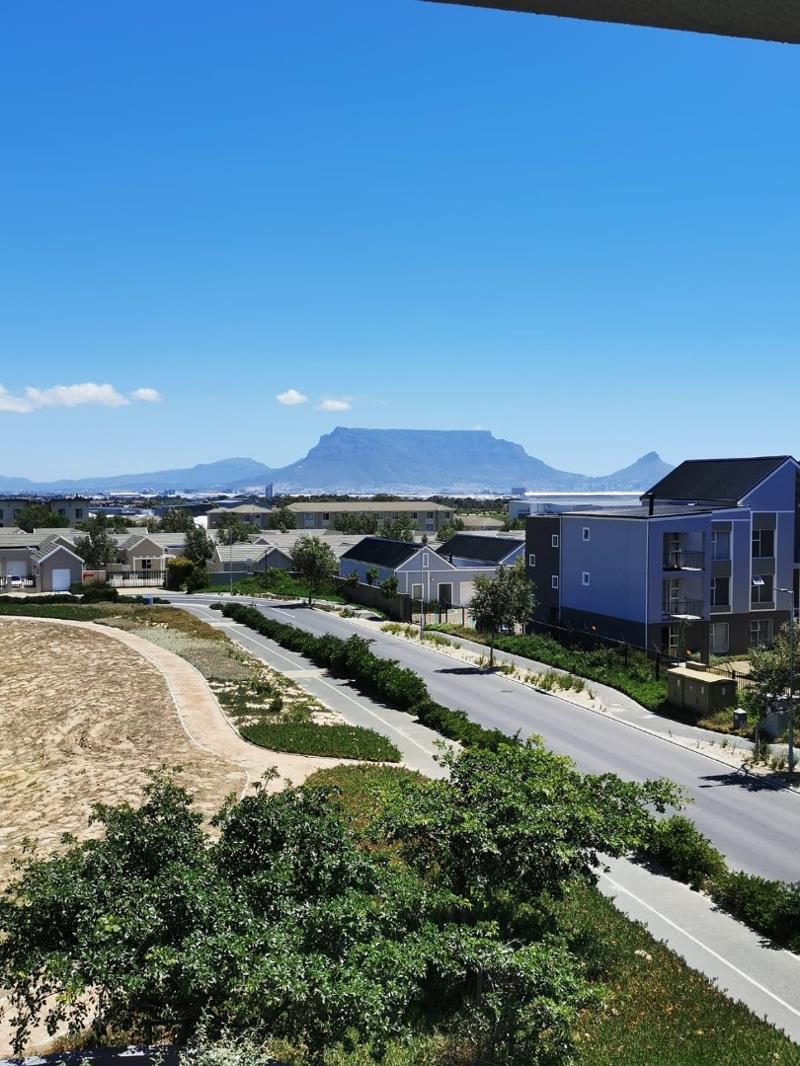 2 Bedroom Apartment in Burgundy Estate