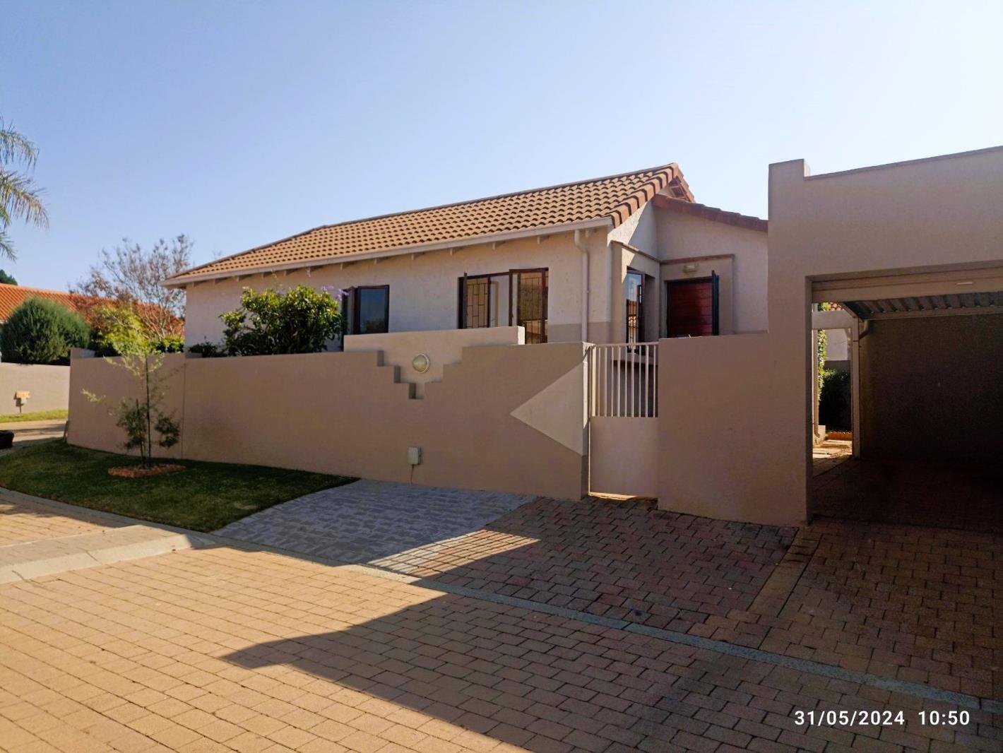 2 Bedroom House in Bromhof