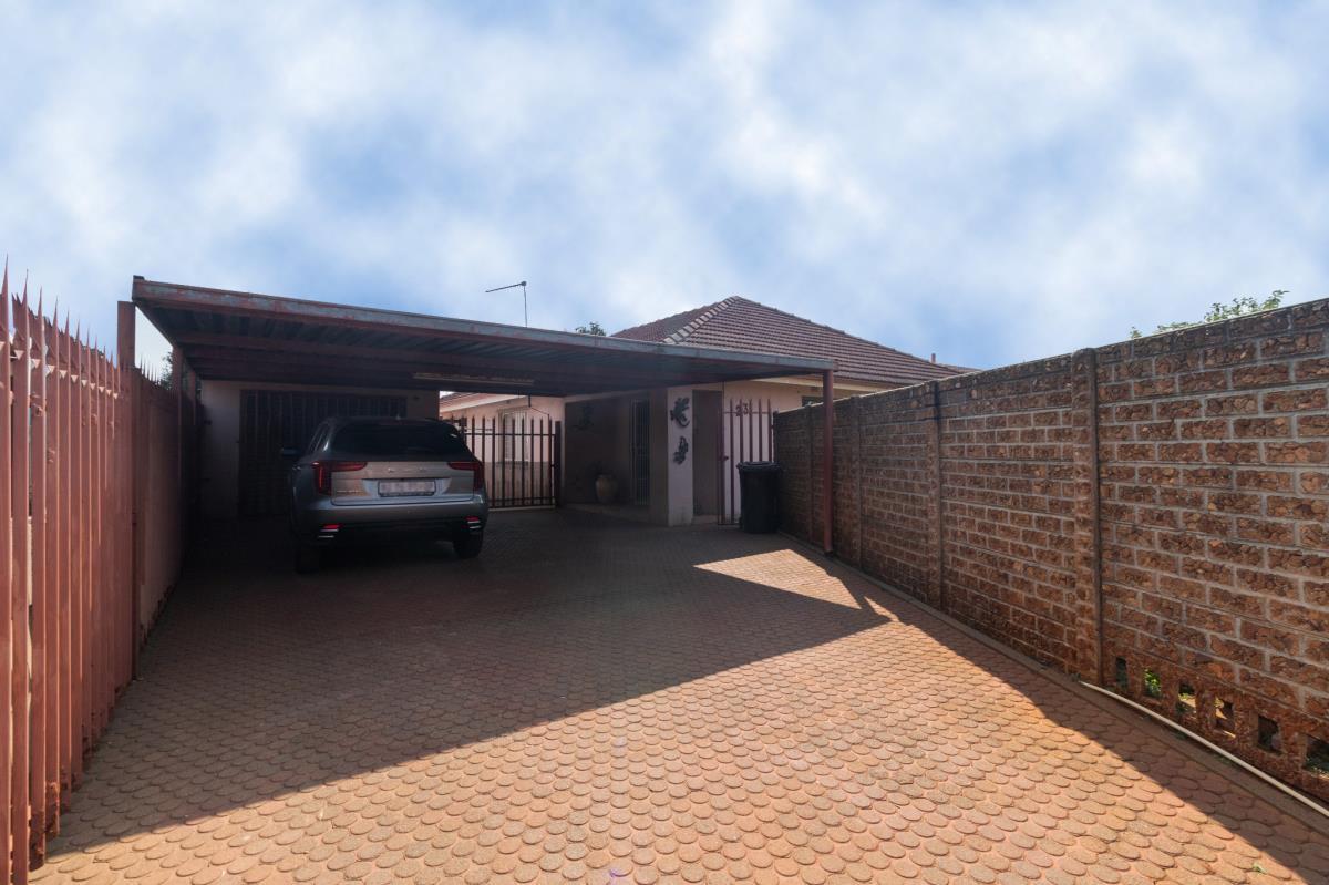 3 Bedroom House in Klopperpark