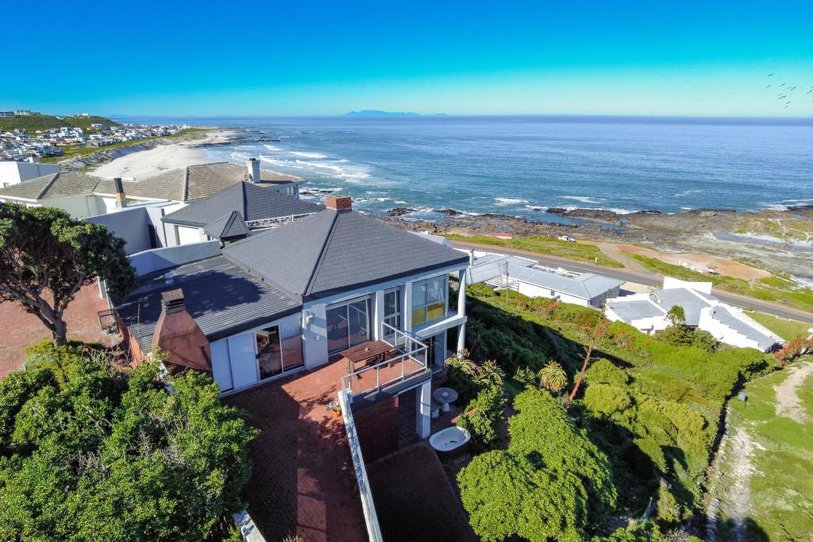 5 Bedroom House in Yzerfontein