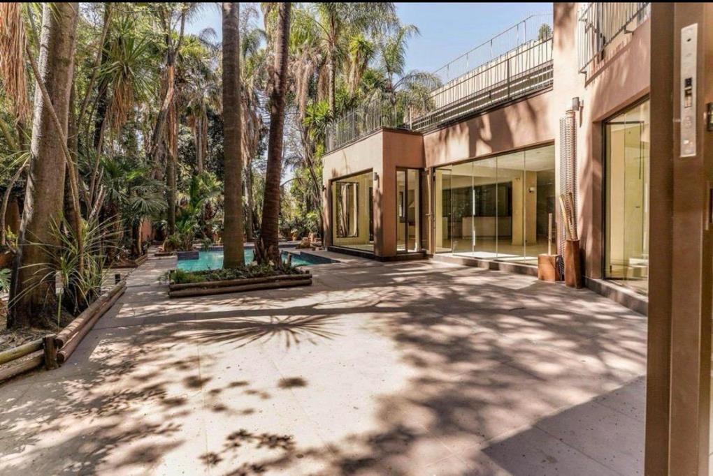 7.5 Bedroom House in Atholl