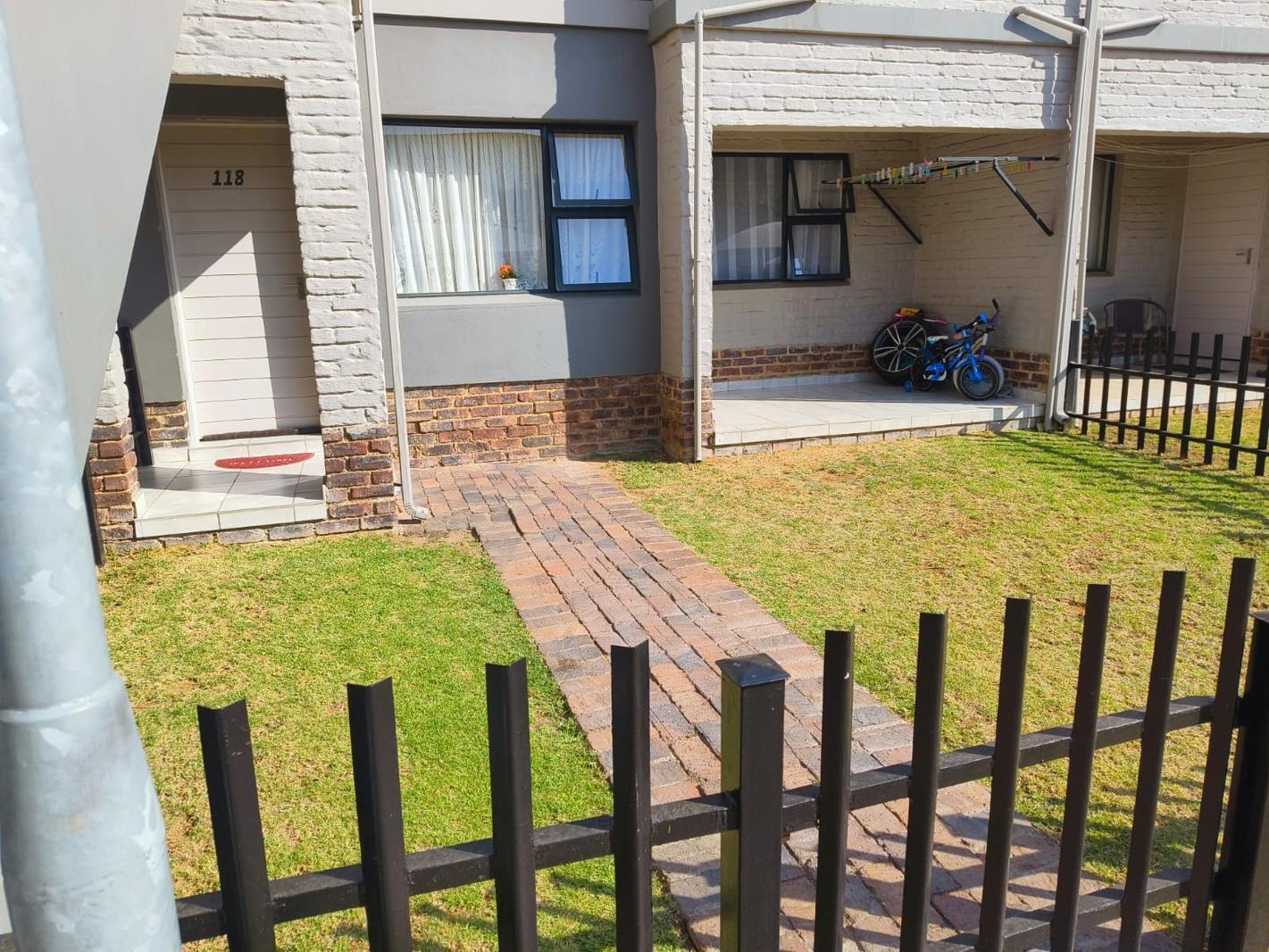 2 Bedroom Apartment in Rynfield AH