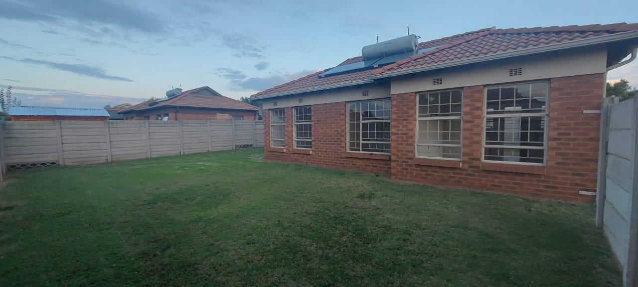 3 Bedroom House in Clayville