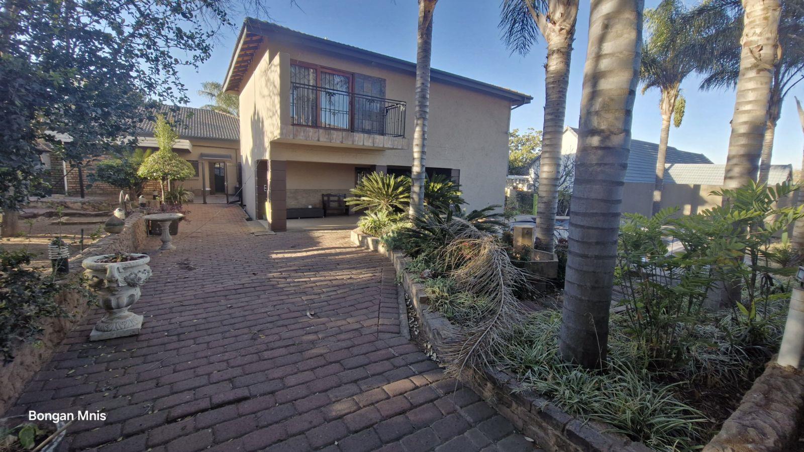 4 Bedroom House in Die Heuwel