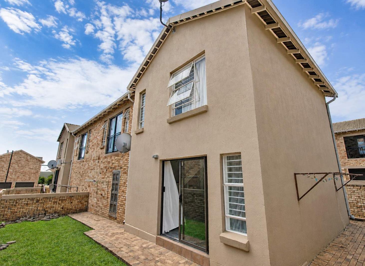 3 Bedroom Townhouse in Wilgeheuwel
