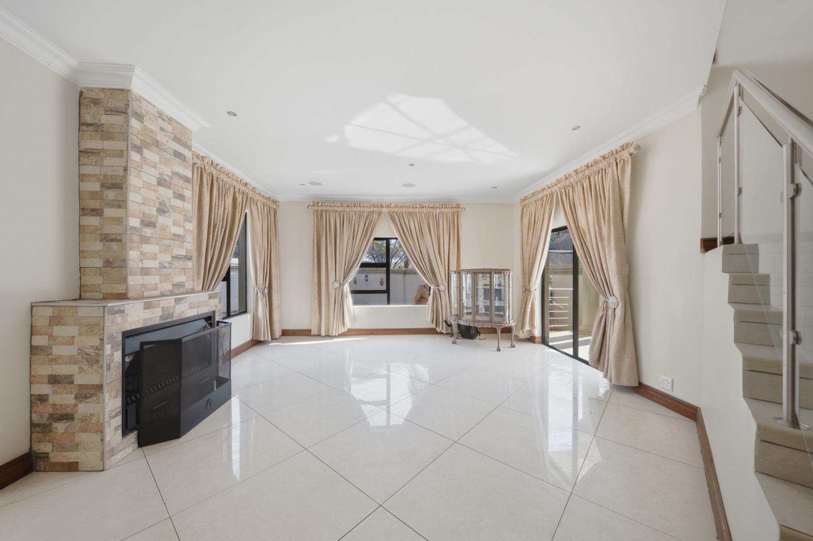 8 Bedroom House in Garsfontein
