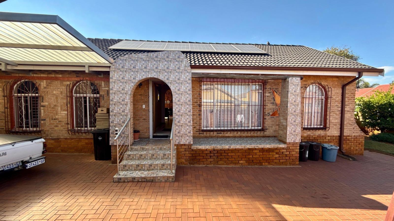 8 Bedroom House in Lenasia South