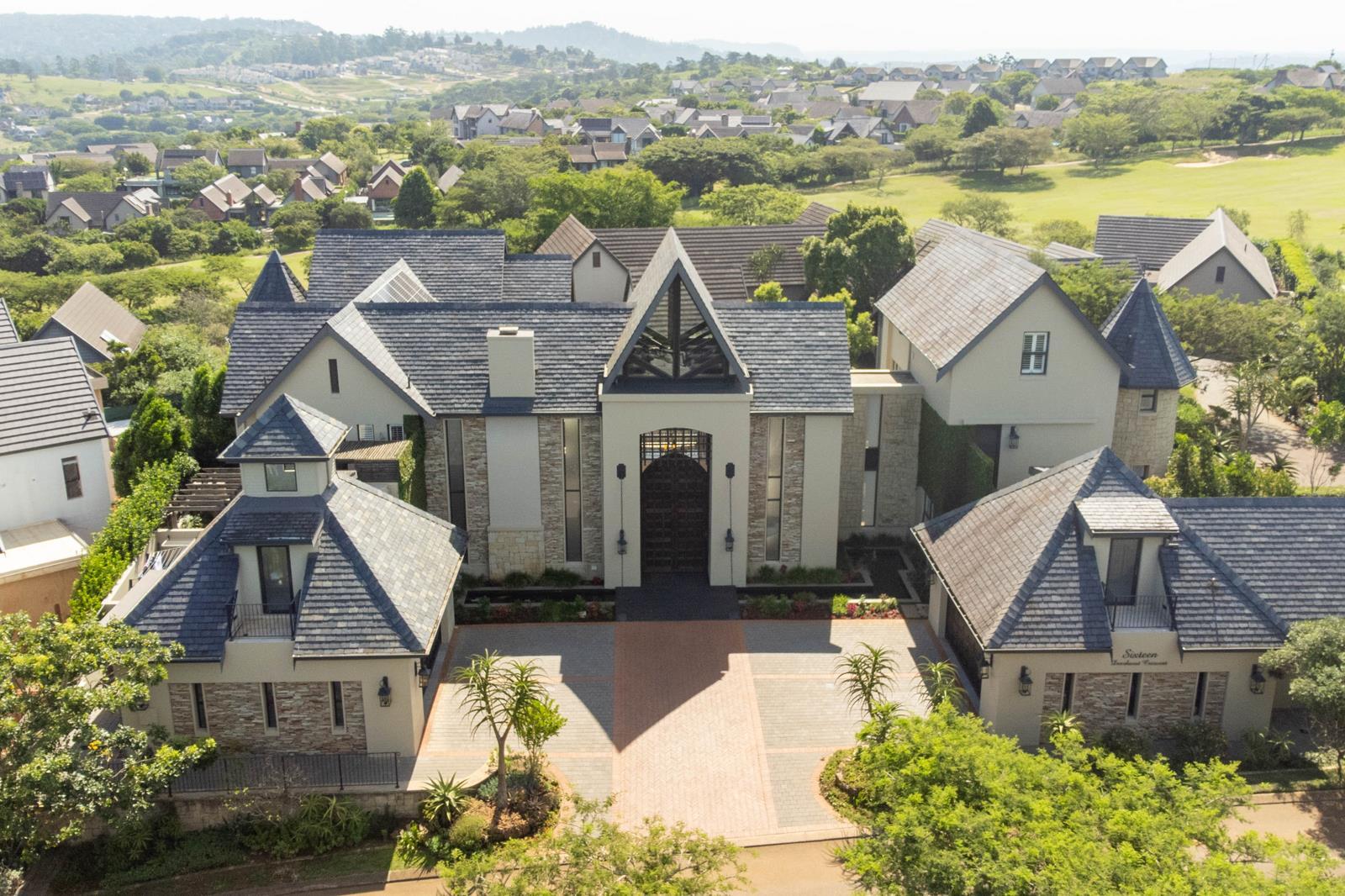 4 Bedroom House in Cotswold Downs Estate