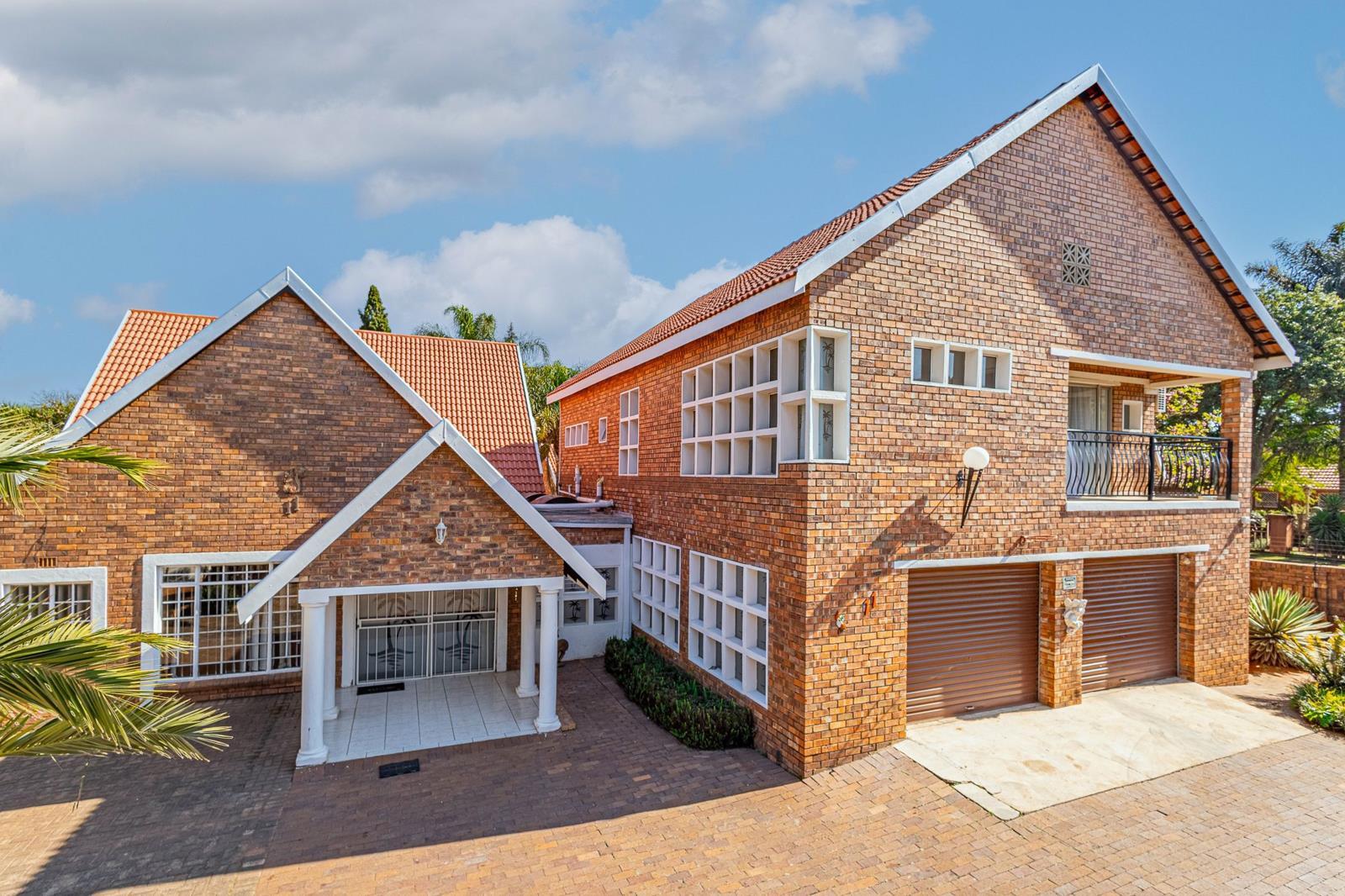 8 Bedroom House in Van Riebeeck Park