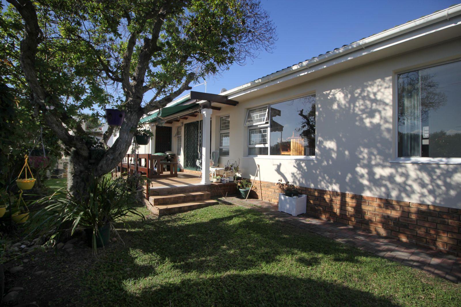 3 Bedroom House in Klein Brak Rivier