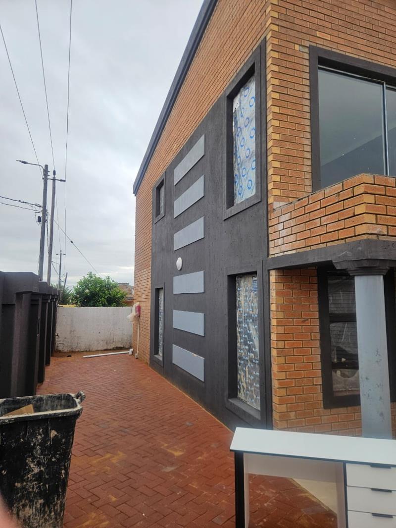 Studio Apartment in Clayville