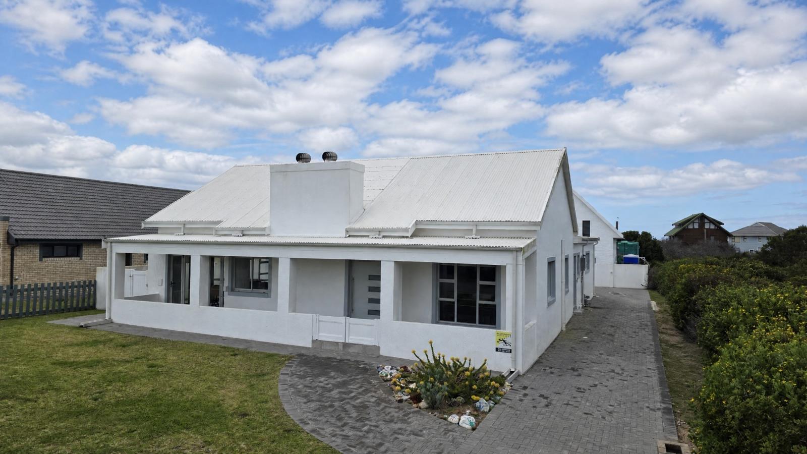 3 Bedroom House in Boggomsbaai