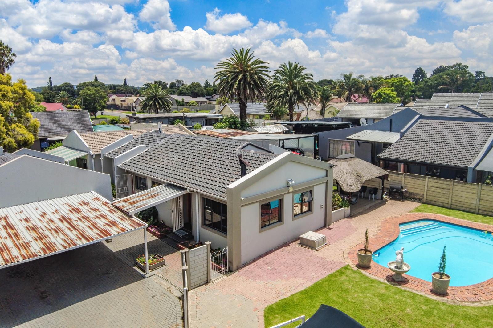 3 Bedroom House in Brackendowns