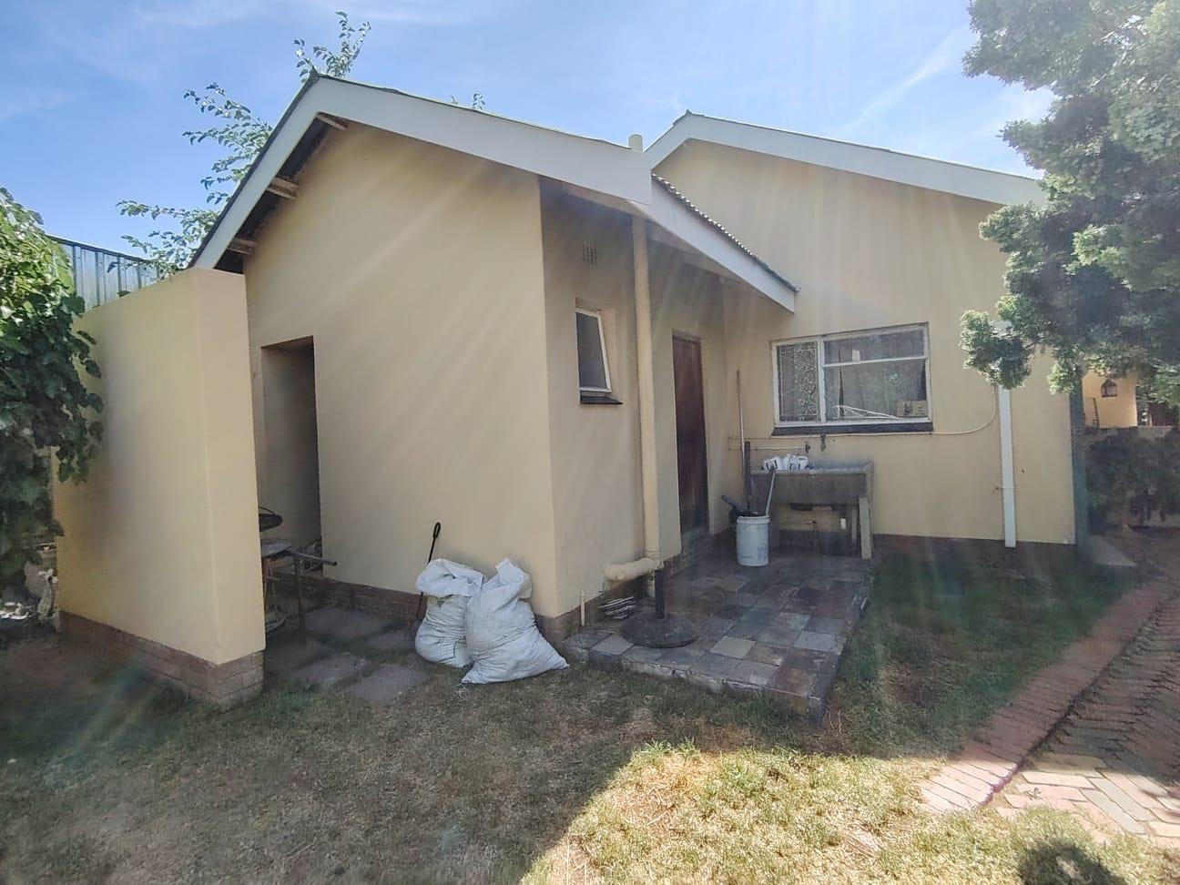 4 Bedroom House in Fichardtpark