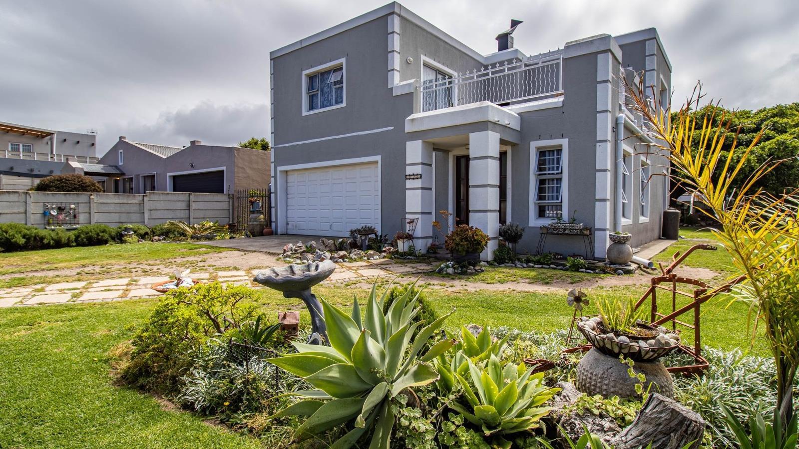 3 Bedroom House in Sandbaai