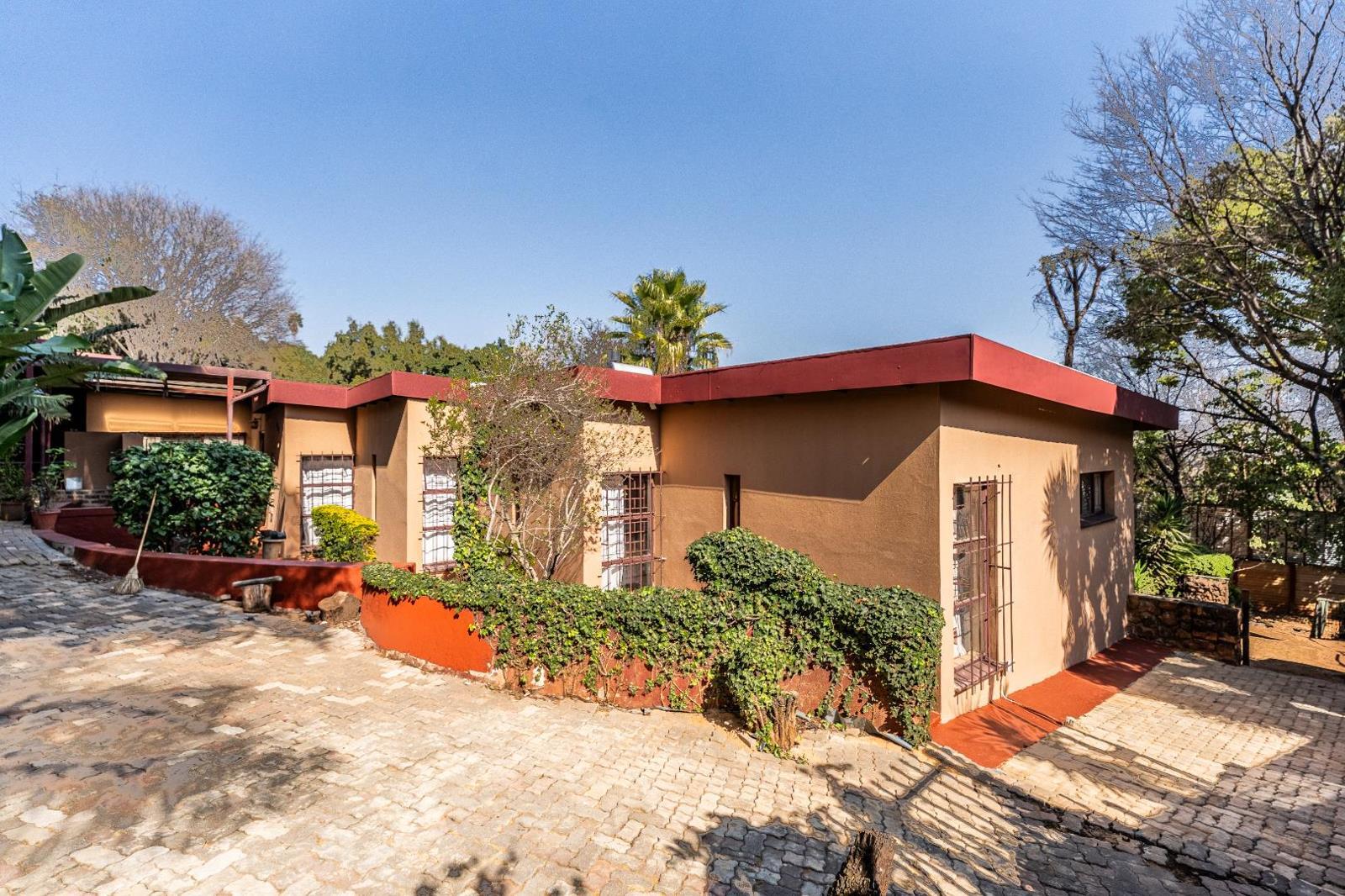 5 Bedroom House in Elarduspark