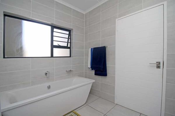 3 Bedroom Apartment in Waterfall