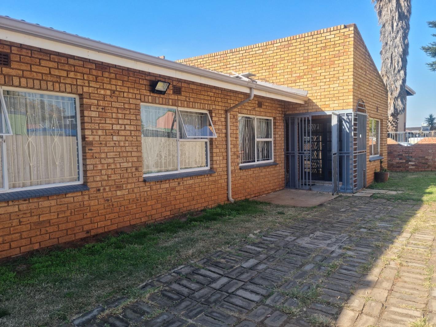 6 Bedroom House in Eldorado Park
