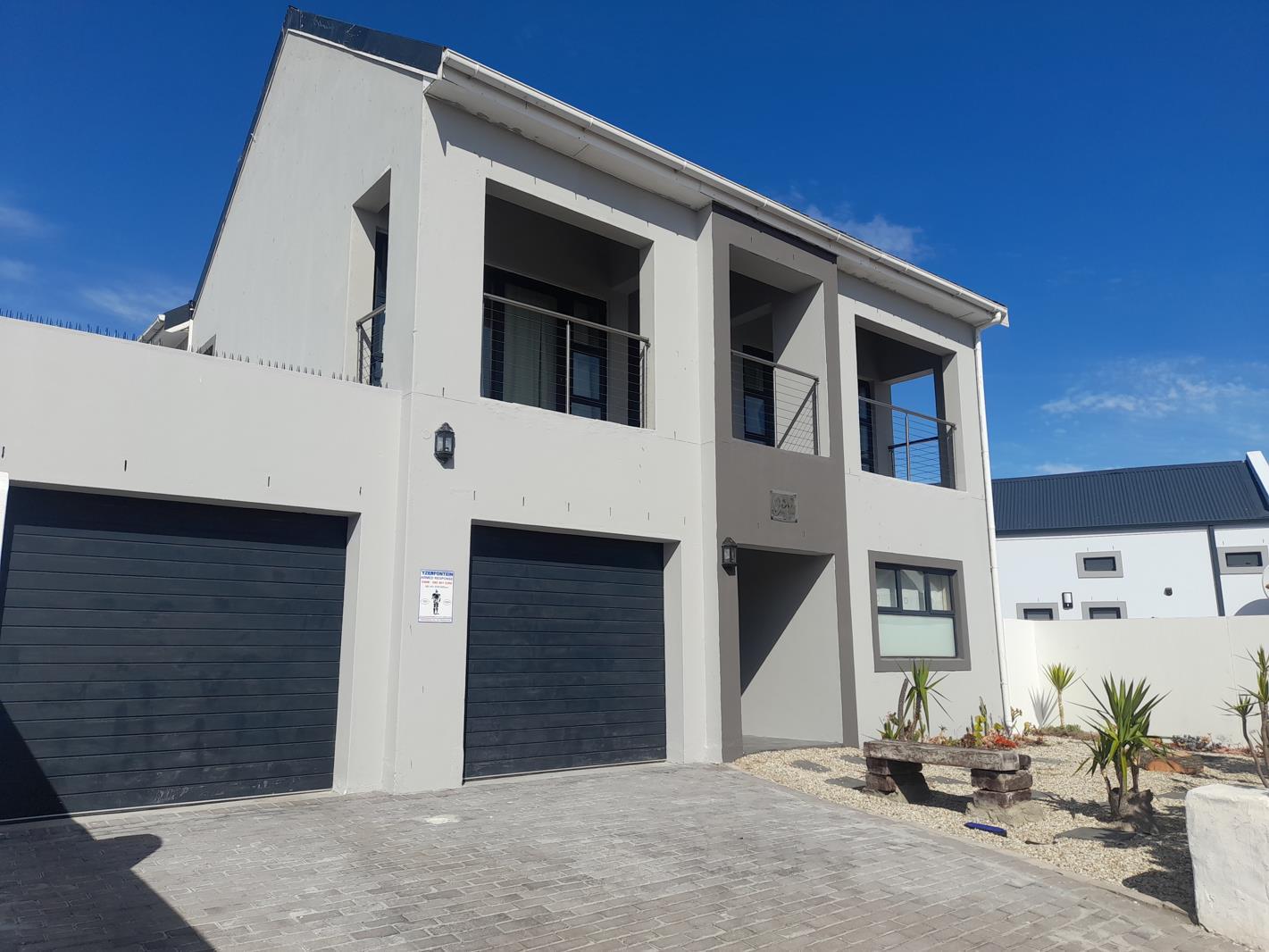 5 Bedroom House in Yzerfontein