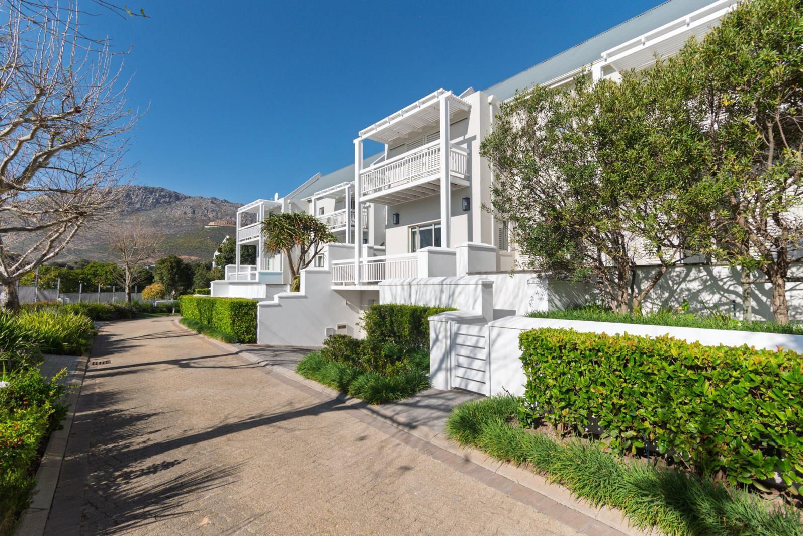 3 Bedroom House in Steenberg Golf Estate