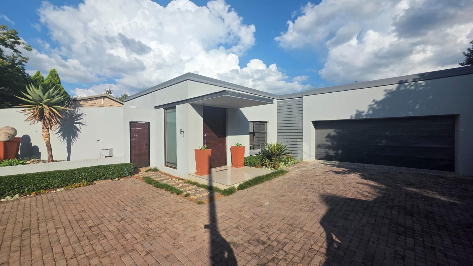 4 Bedroom House in Silver Lakes Golf Estate
